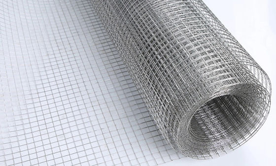 Gümüş Renkli Çit 2*2cm Galvanizli Kaynaklı Tel Ağı Ruloları Karbon Çelik