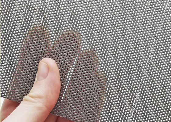 CNC Delme Makinesi ile Yapılan Mikro Delik Delikli Metal Yüksek Hız, İnce Hassasiyet ve Küçük Delikler