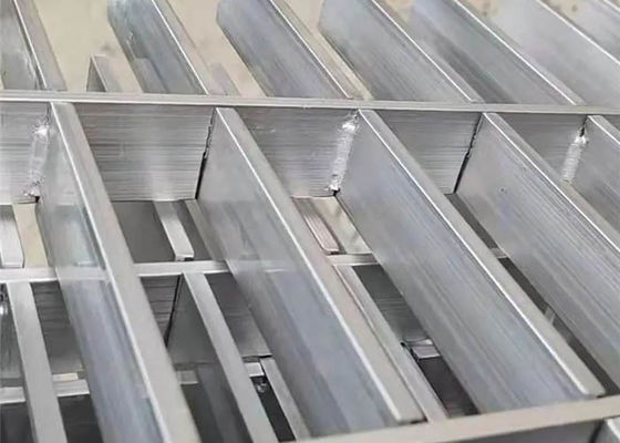 Alüminyum Izgara – İç ve Dış Mekan Dekorasyonları İçin Hafif, Yüksek Yük Kapasitesi ve Mukavemet