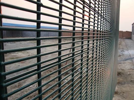 2d 358 tırmanma karşıtı çit 4 mm çift yatay tel ve 6 mm dikey tel