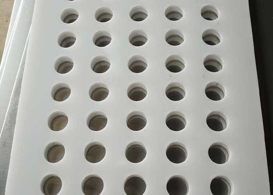 1.3 M Uzunlukta Perforasyonlu Metal Açı Perforasyonlu Metal 5 ¢ 100 mm Değerde Delik