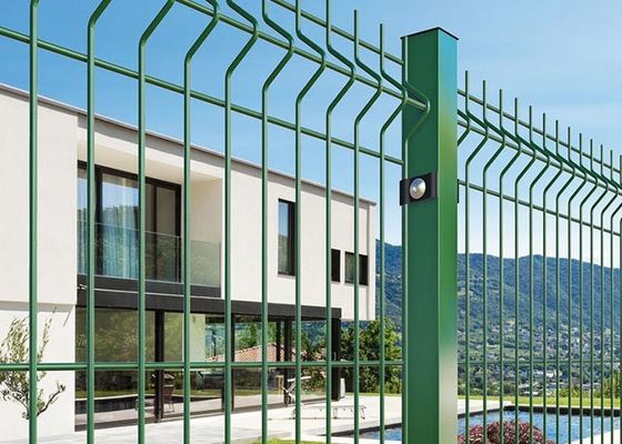 Sıcak Dip Galvanizli 50×200mm 3D Güvenlik Çit kare direği ile 4mm çaplı tel