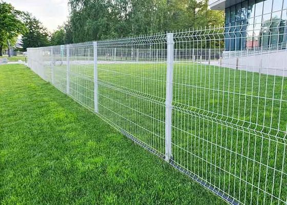 Daha dayanıklı bir yaşam için galvanizli veya püskürtülmüş tel çit paneli