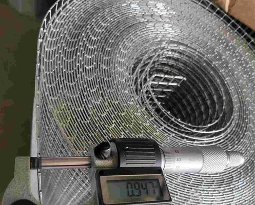 2.5-25cm Delik Galvanizli Kaynaklı Tel Ağ Panelleri 1 12 inç 1 inç
