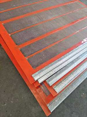 Anti Blinding SS 304 Self Cleaning Screen Mesh RHS Hook 1.2mm Wire 1470x1360mm Polyurethane Strips
