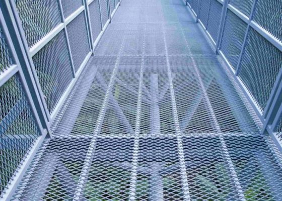 Genişletilmiş Metal Yürüyüş Yolu - Sert, Kaymaz ve İnşaat Projeleri İçin Güvenli
